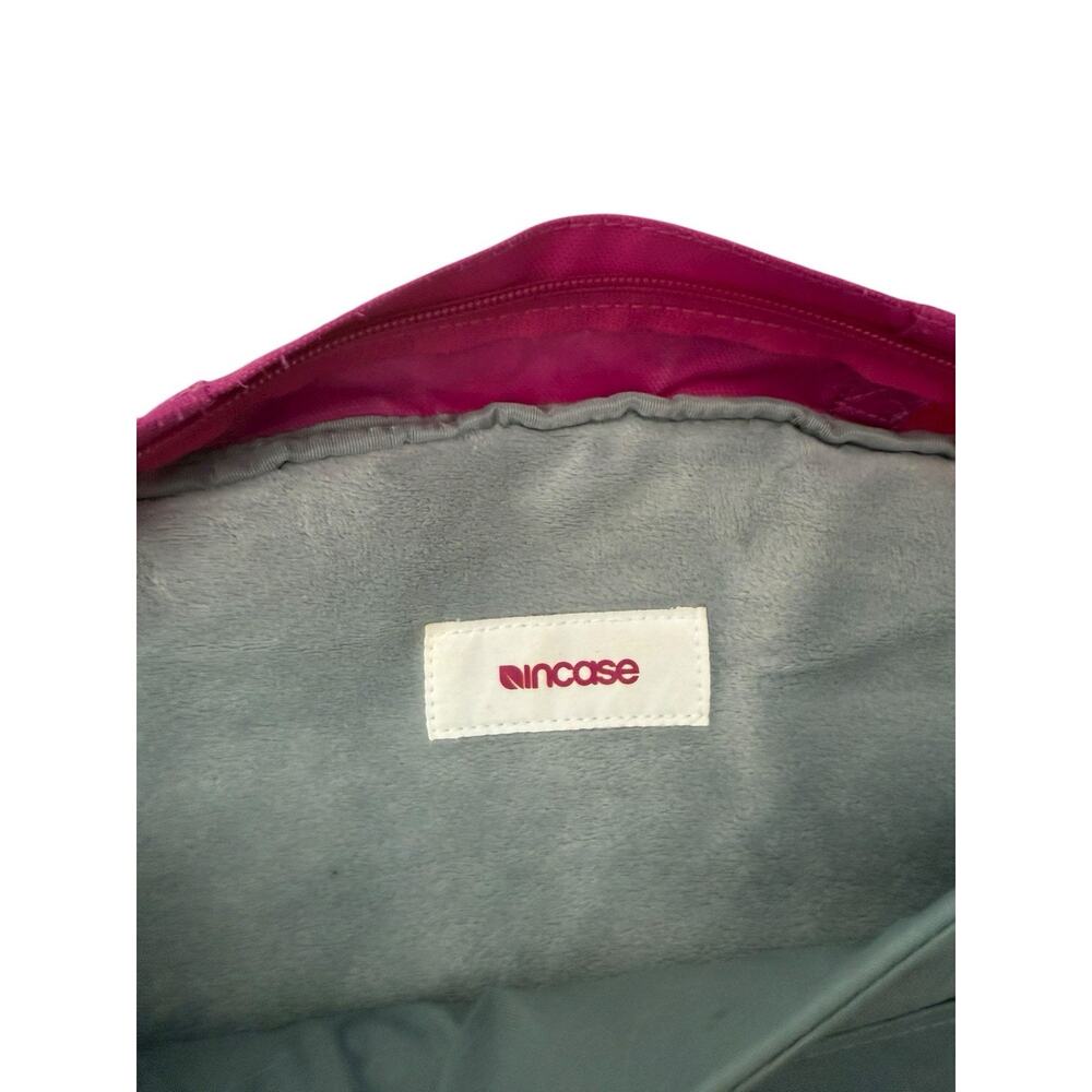 “INCASE” Laptop Backpack Fuchsia Pink Softside Velvet Padded Inside Backpack 18” - Picture 8 of 9